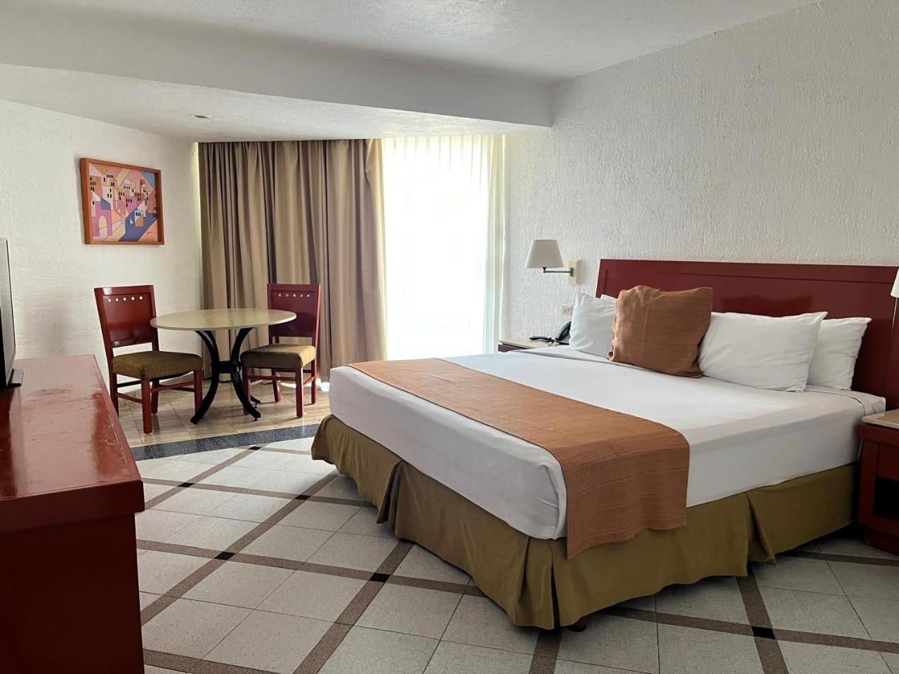 Park Royal 4*